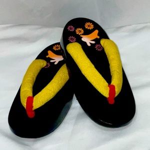 Wooden Japanese Sandals Girls Sz 3-4